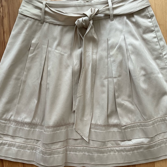White House Black Market Pleated Khaki Belted Skirt, Size 6. - Picture 3 of 8